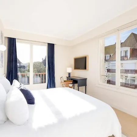 Luxury Sea View 3br-2ba With Services In * Deauville