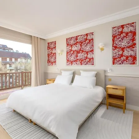 Apartment Luxury Sea View 3br-2ba With Services In Deauville