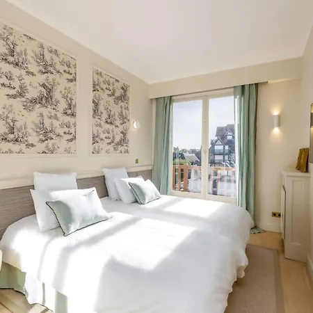 Apartment Luxury Sea View 3br-2ba With Services In Deauville