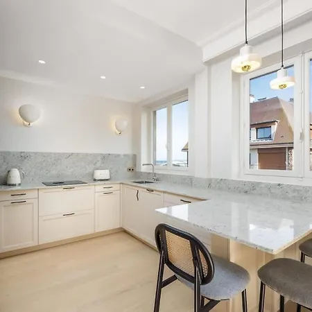 Luxury Sea View 3br-2ba With Services In Deauville