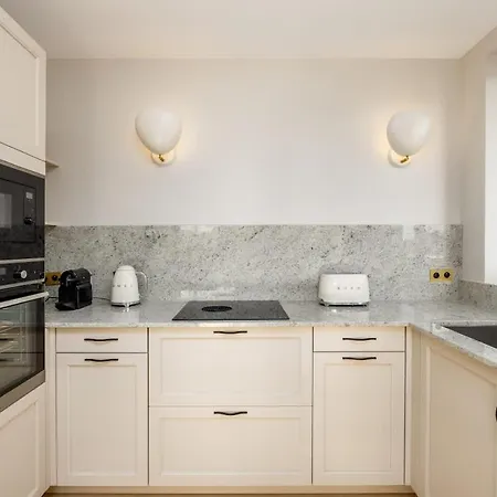 Luxury Sea View 3br-2ba With Services In Apartment Deauville