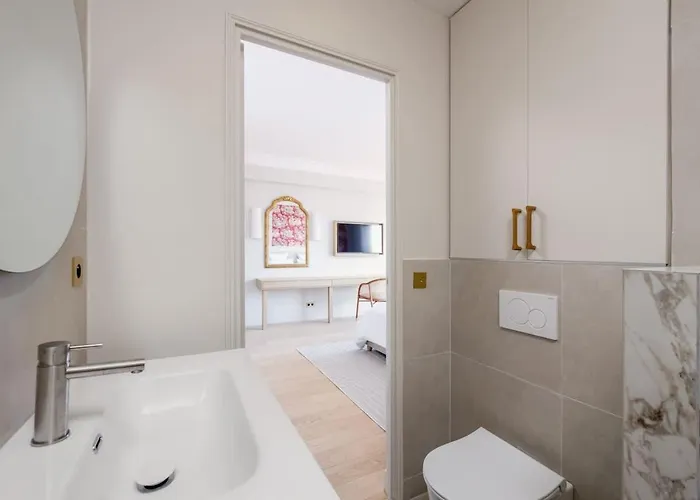 Luxury Sea View 3br-2ba With Services In Apartment *