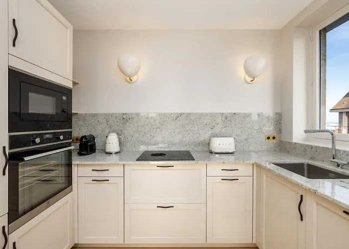 Luxury Sea View 3br-2ba With Services In Apartment Deauville