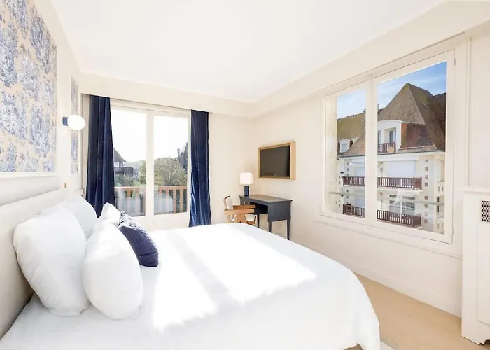 Luxury Sea View 3br-2ba With Services In * Deauville