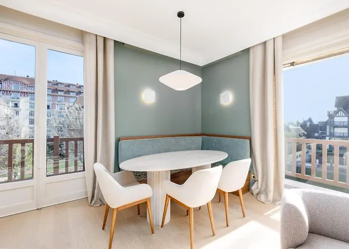 Luxury Sea View 3br-2ba With Services In Apartment Deauville