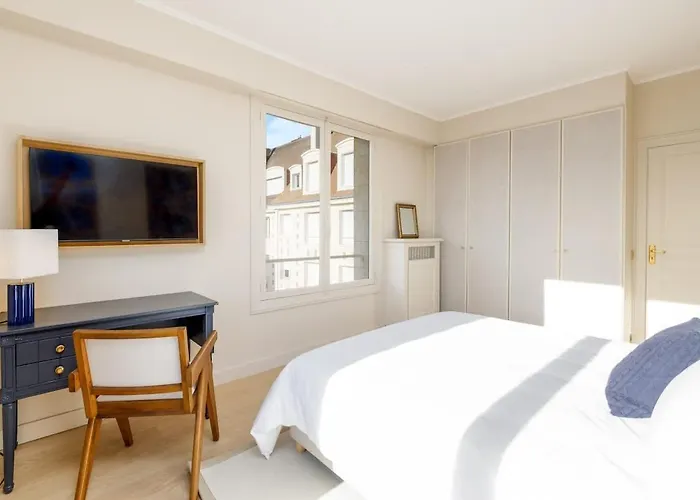 Luxury Sea View 3br-2ba With Services In Deauville