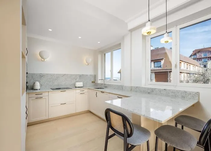 Luxury Sea View 3br-2ba With Services In Deauville